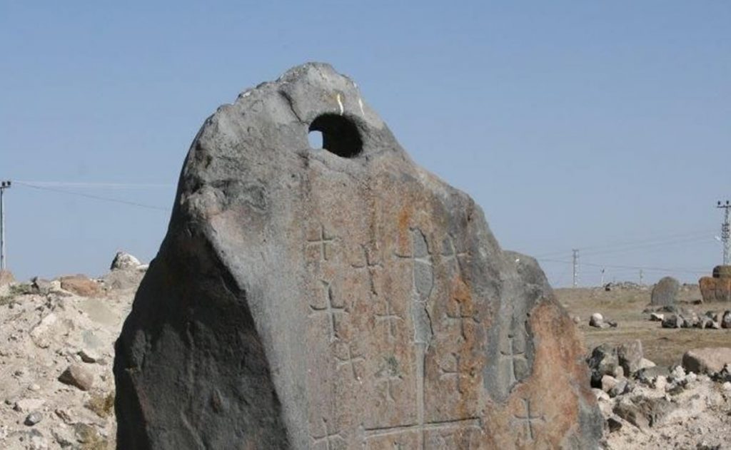 Anclas de piedra encontradas en el monte Ararat